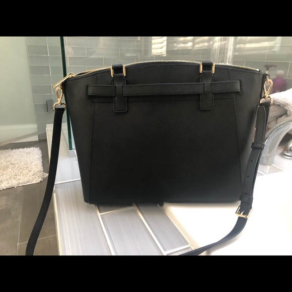 Michael Kors bag. Used once. Basically brand new. - Picture 3 of 6